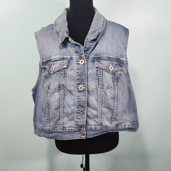Torrid Women’s Denim Jean Vest Size 3 Cropped Light Wash Collared - Picture 1 of 6